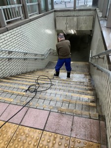 ④